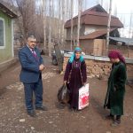 Раиси суд дар вақти тақсимоти садақаи фитр